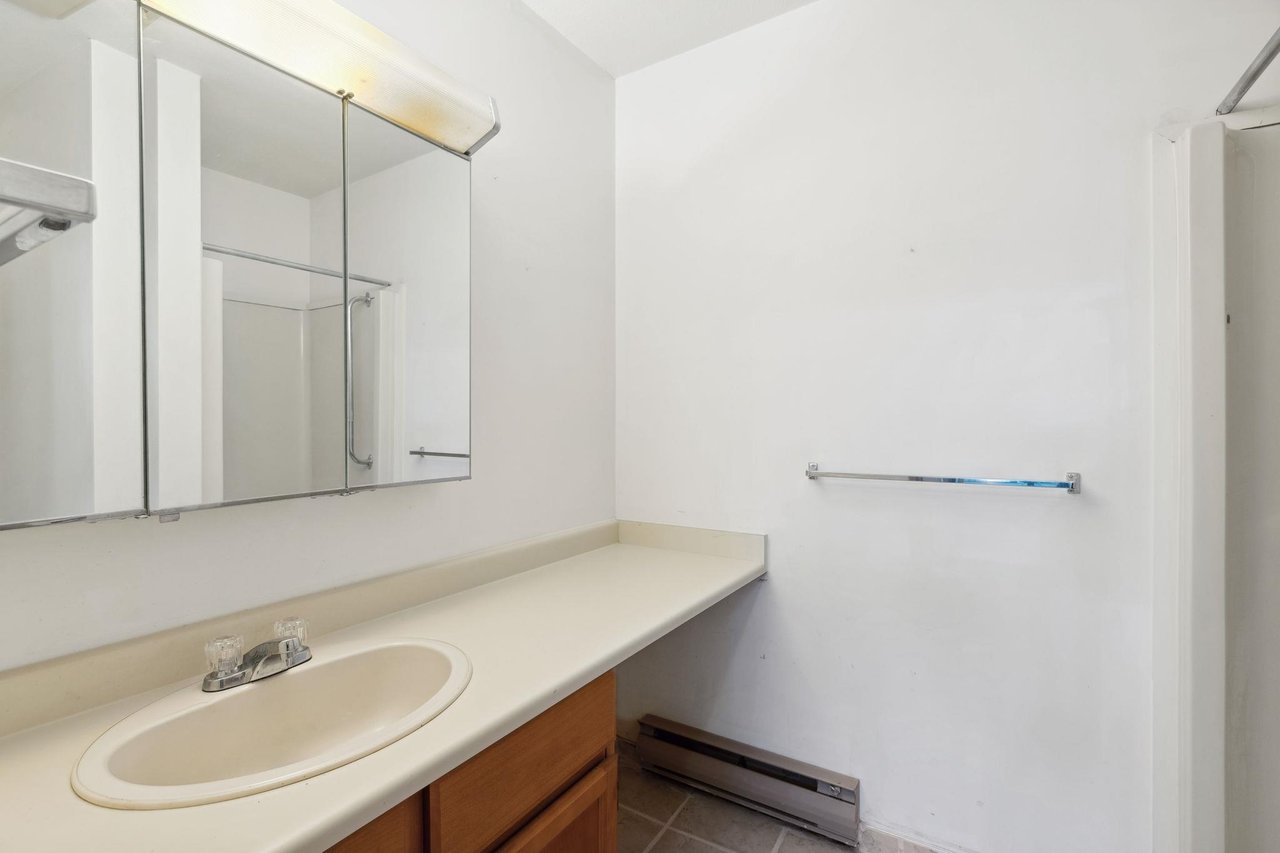 302-1480 Vidal St