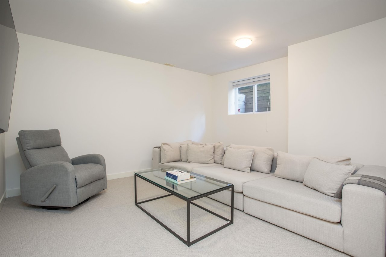 205 W 19th St