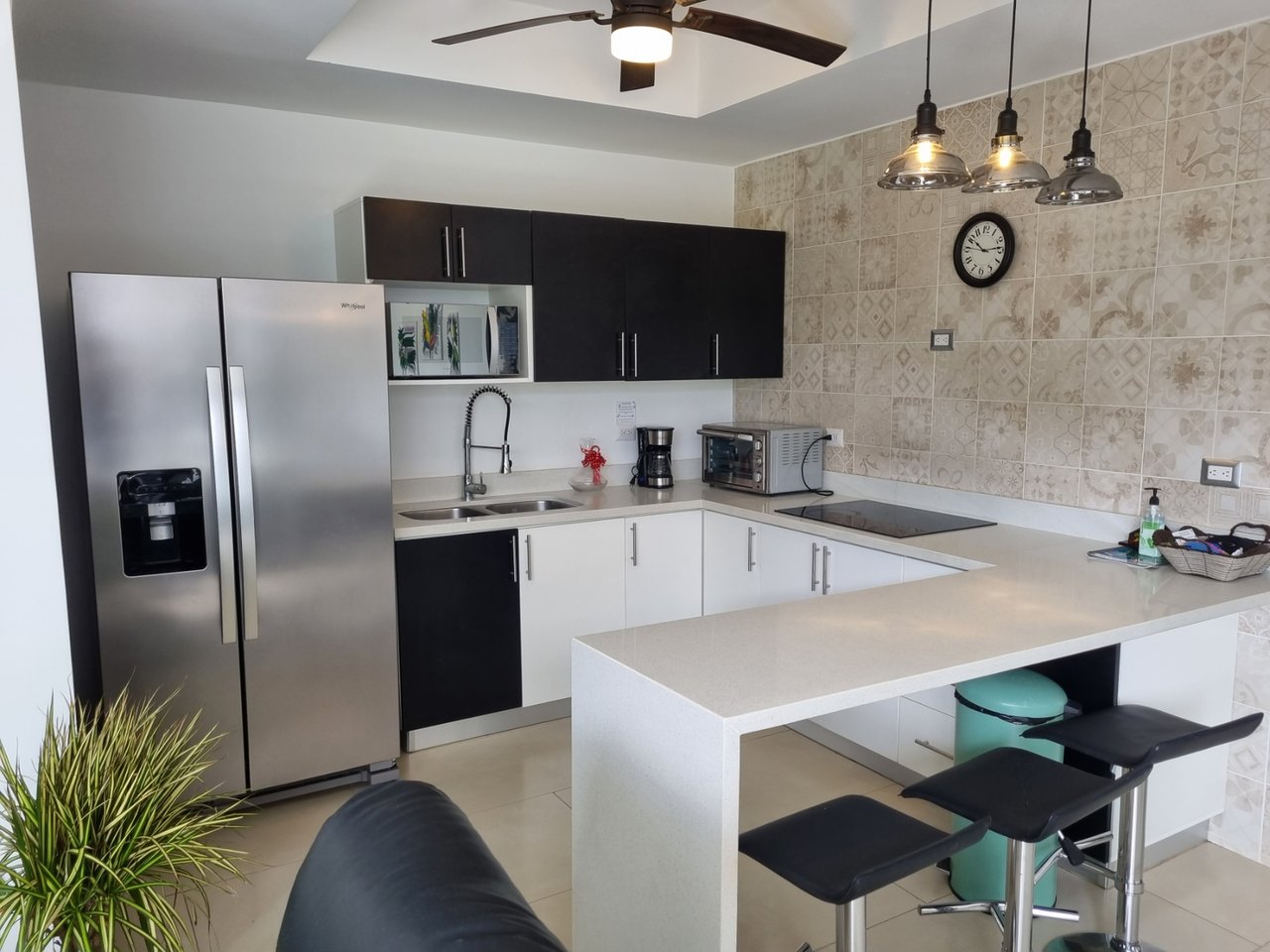 Contemporary Walk to Beach Home, Uvita, Puntarenas