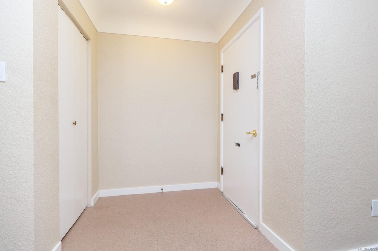 872 Old Esquimalt Rd