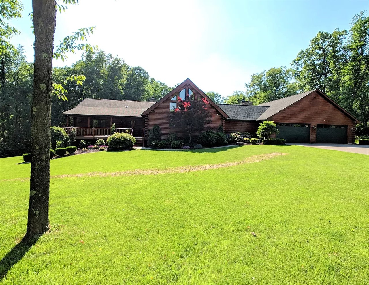 126 Lakeside Dr