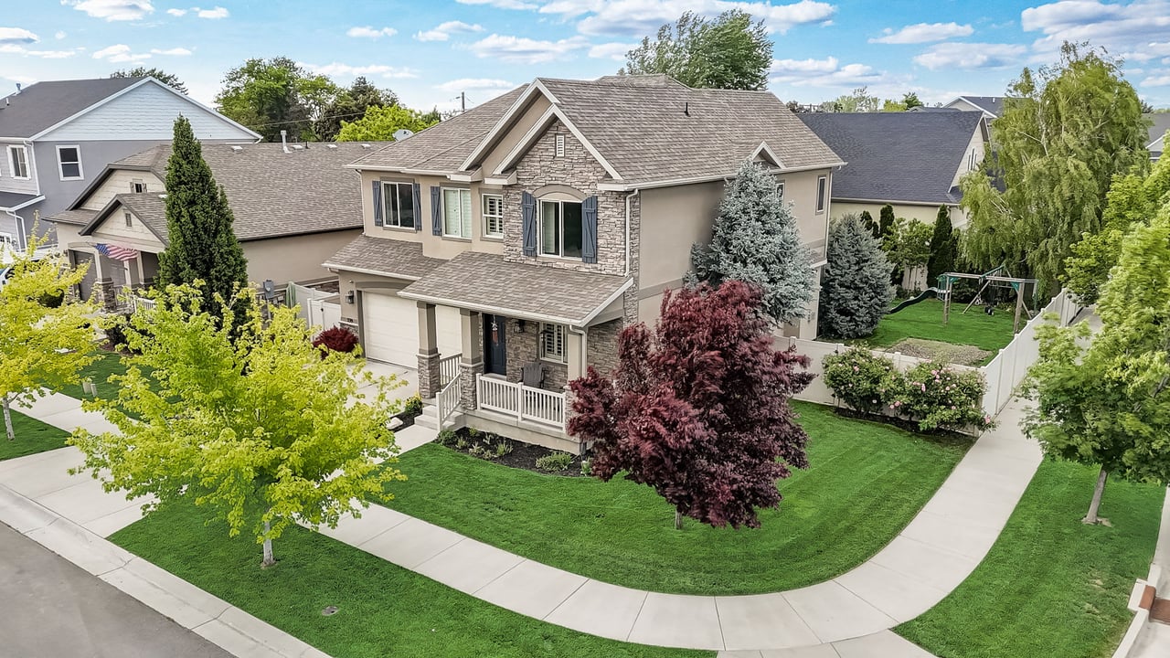 539 E Fireice Rose Ln