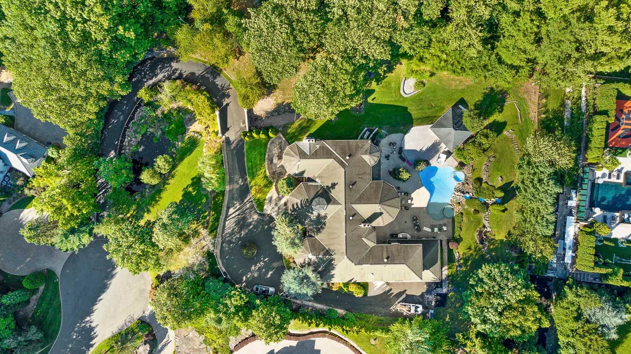 14 E Hill Ct, Cresskill