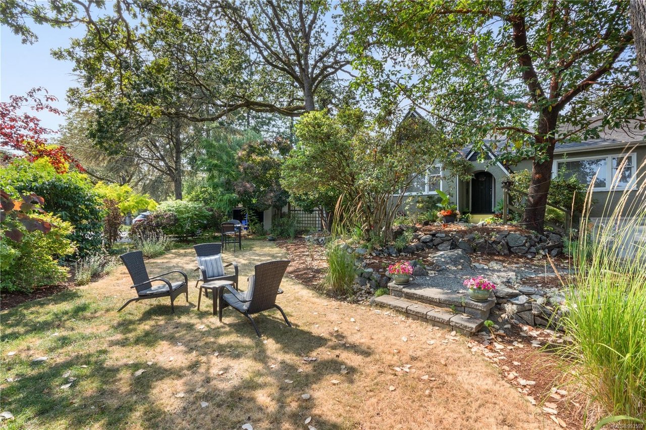 1080 San Marino Cres, Saanich