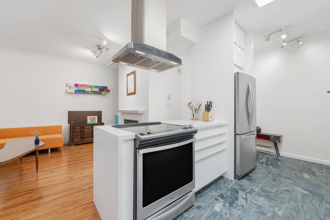 25-5988 Hastings St