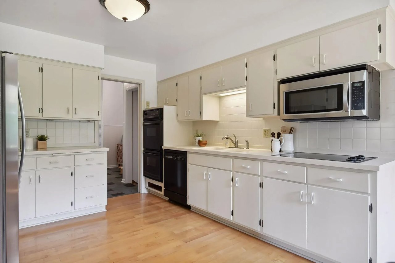 122 Chevy Chase Dr, Orono MN