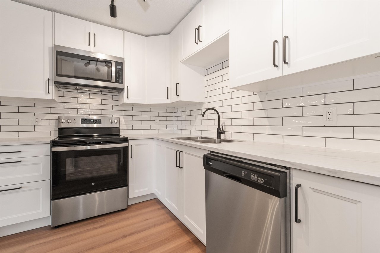 307-9080 Mary St