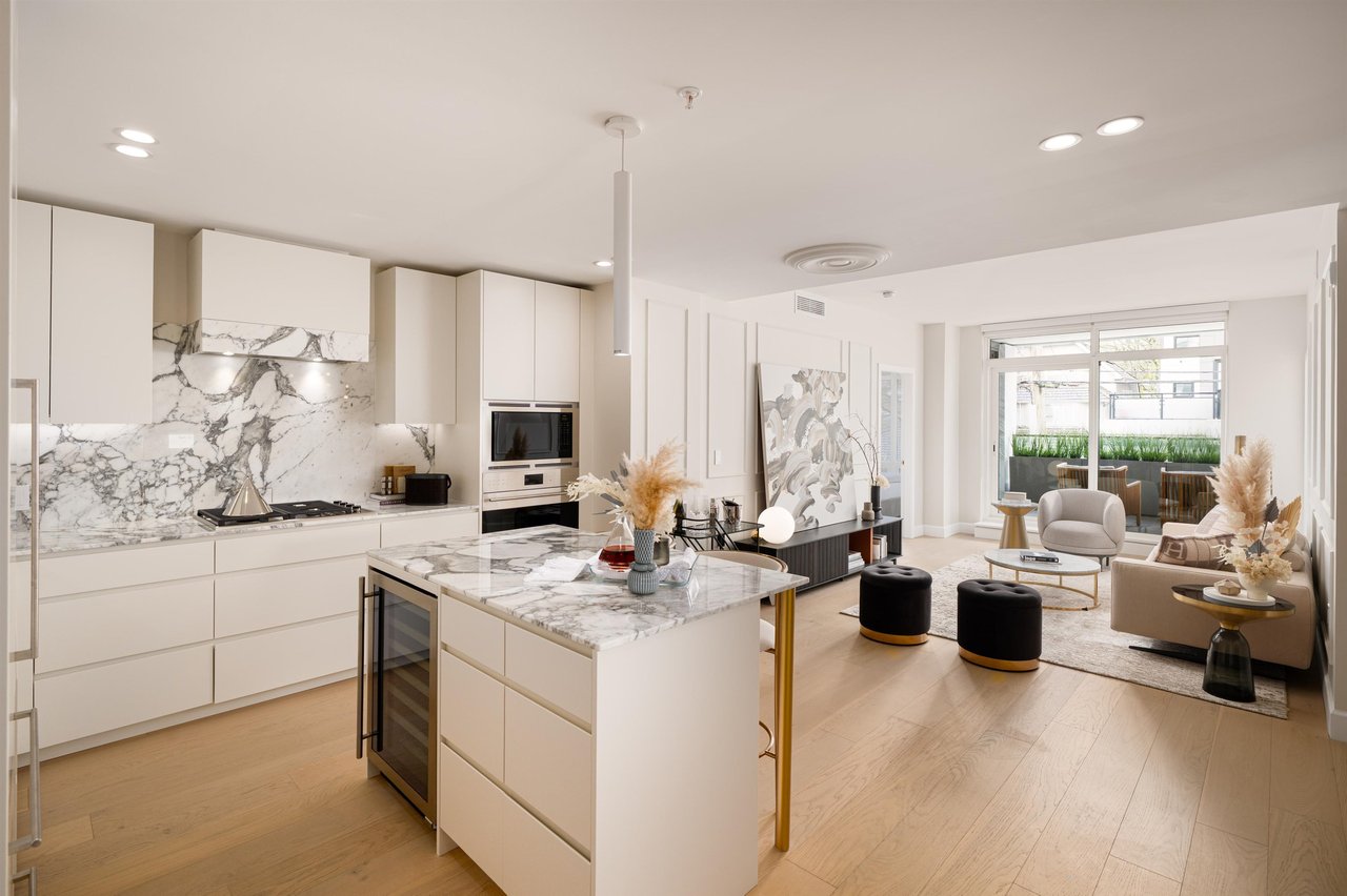 204-3668 W 10th Ave