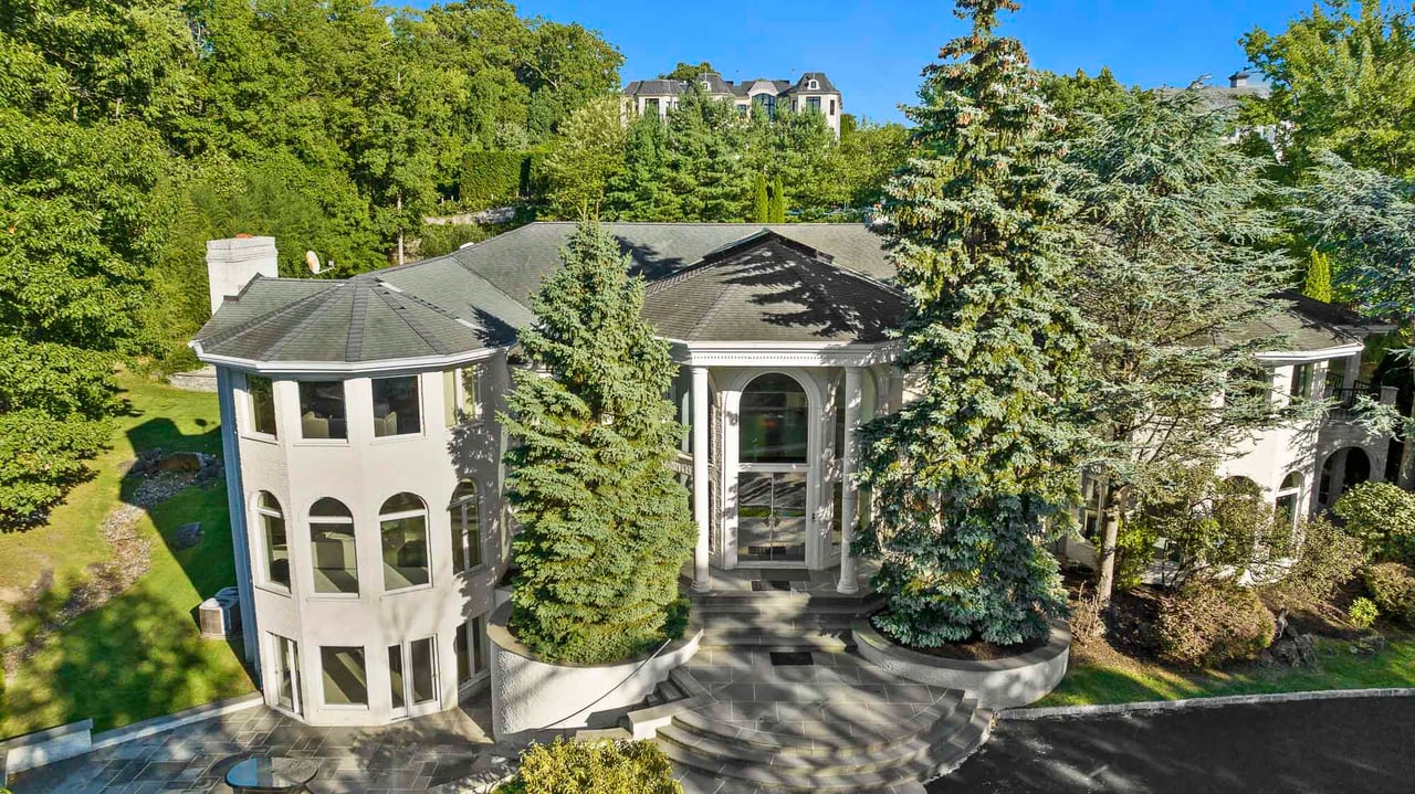 14 E Hill Ct, Cresskill
