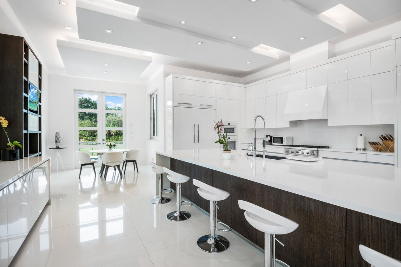 17106 Ave Le Rivage