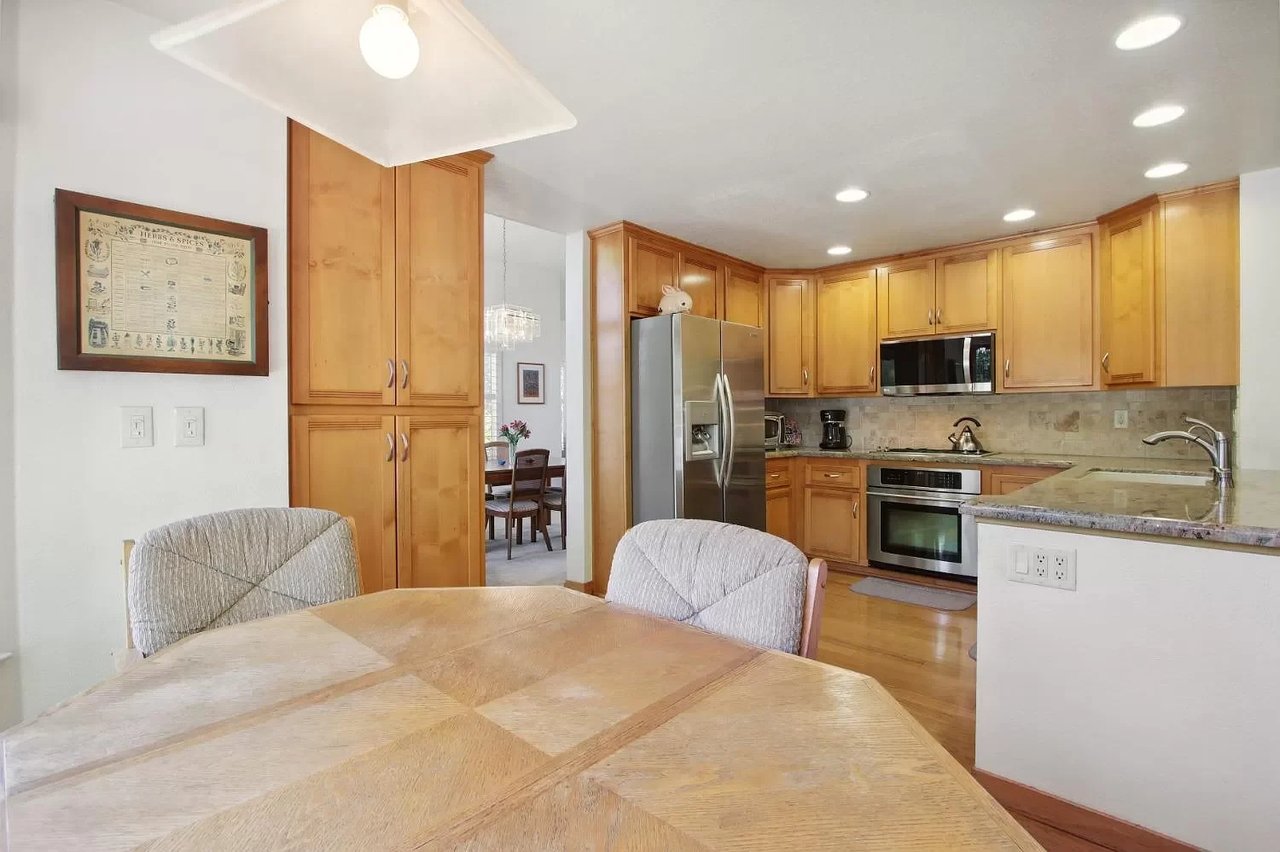 3861 Robie Lee Way