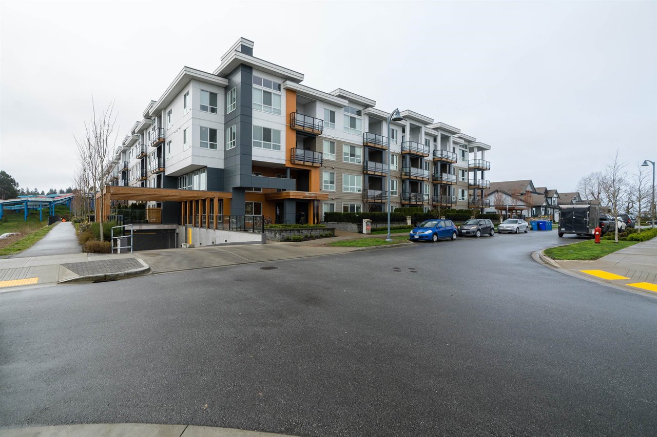 325-4690 Hawk Lane