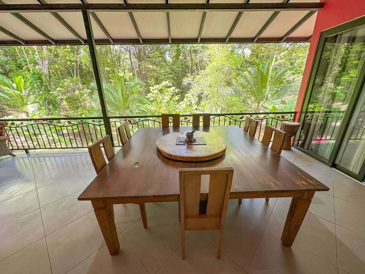 3 Cabins, A restaurant, A 3 Bed House And Multiple Plantels In The Heart Of Ojochal