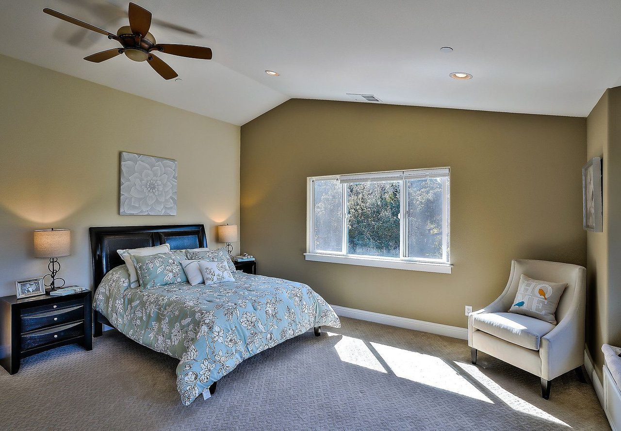 9845 Palisade Dr