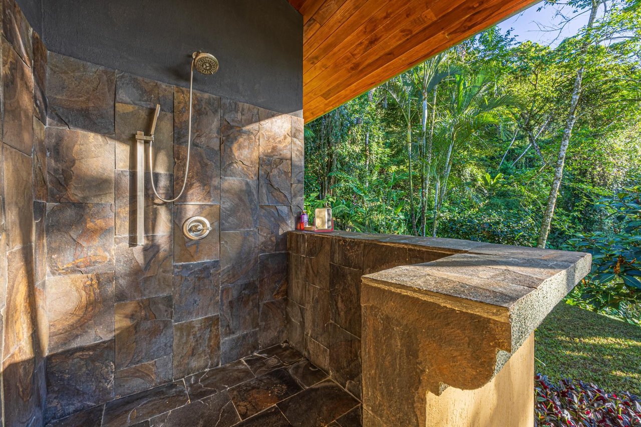 Modern Rainforest Villa Guest House, Dominical, Puntarenas