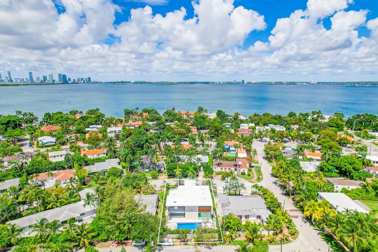 4585 Nautilus Dr