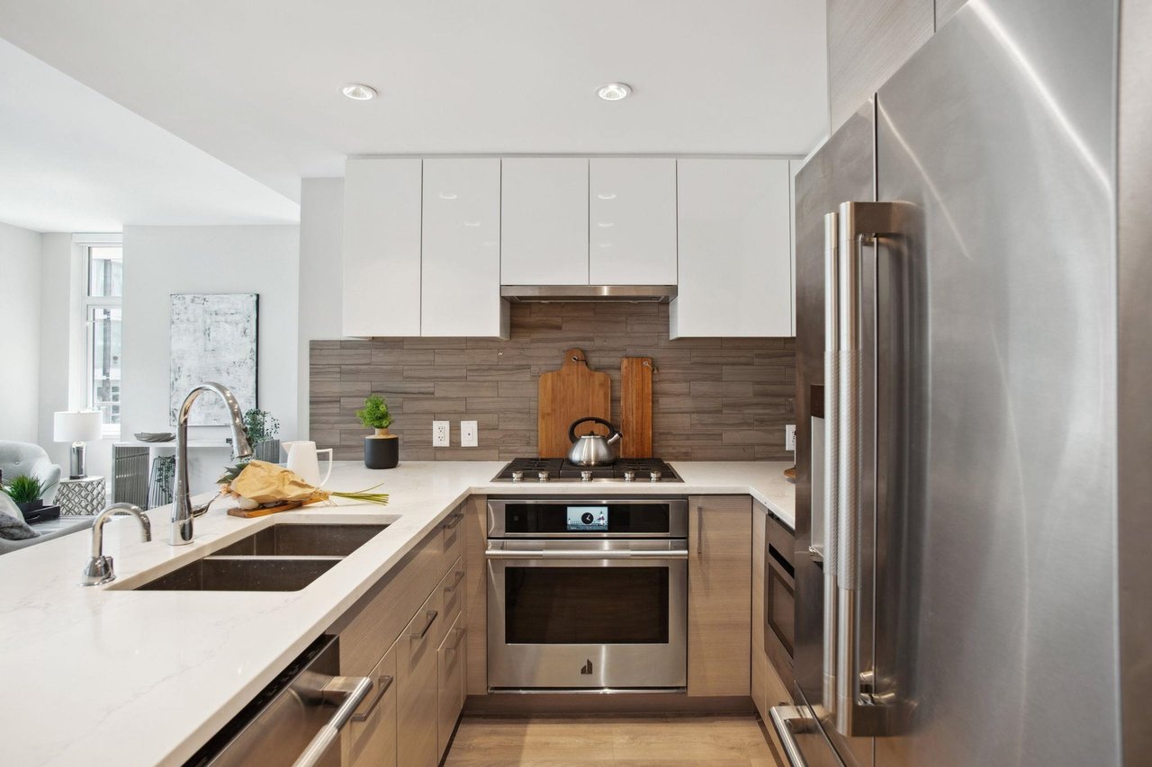 205-3451 Sawmill Cres