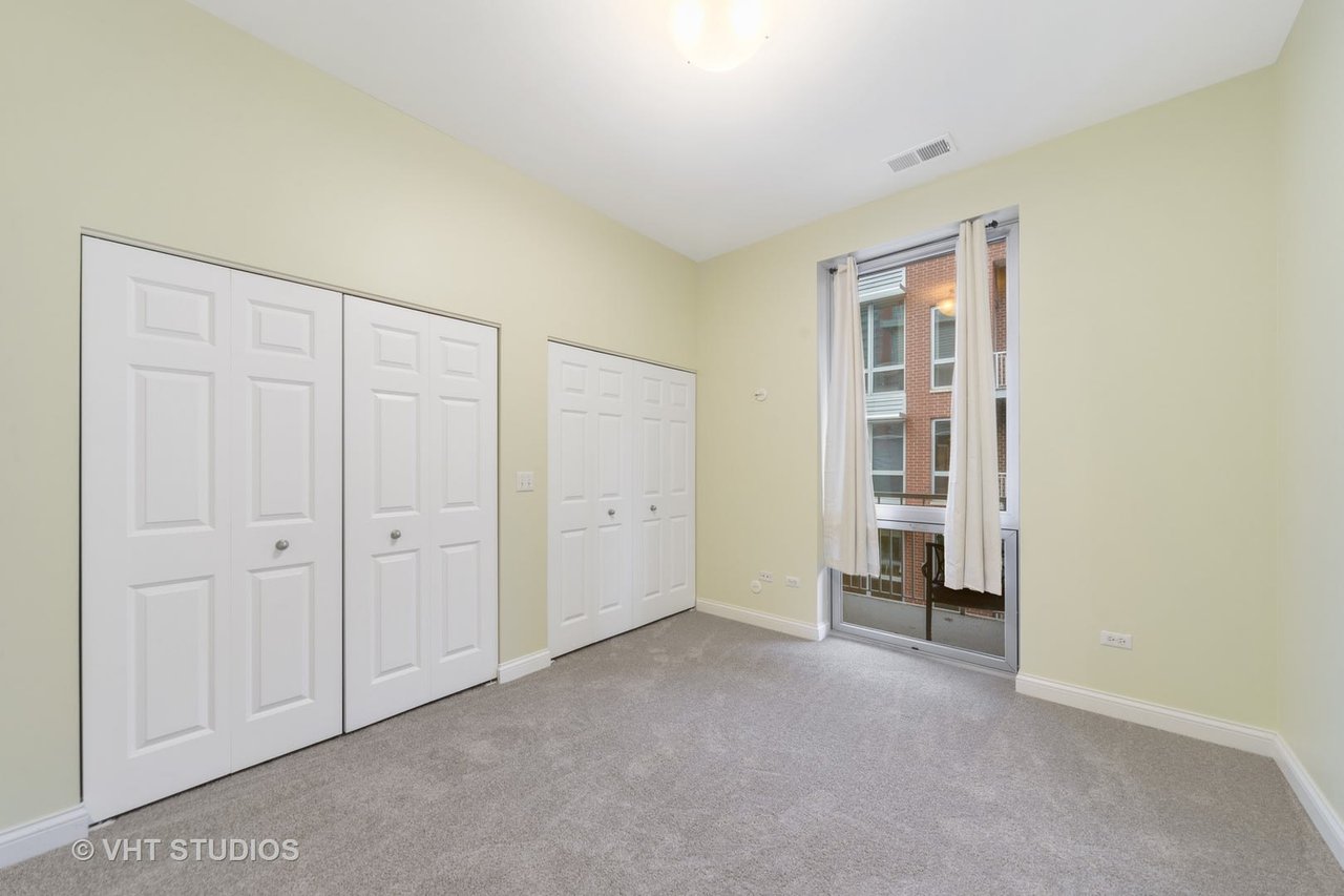 2035 S Indiana Avenue, #403
