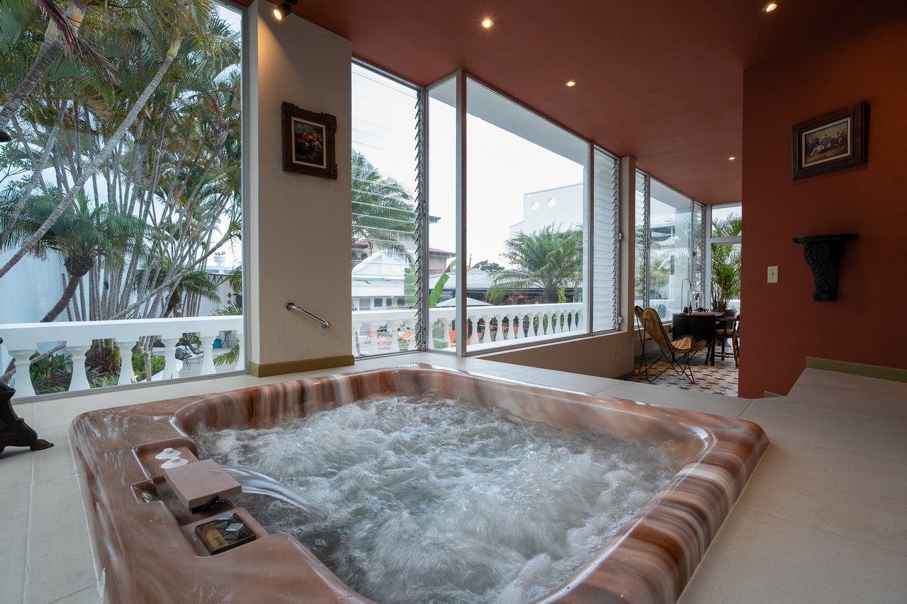 Designer Estate With Sauna, Escazu, San Jose