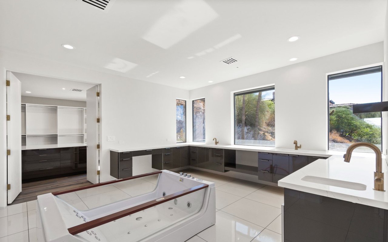7043 N Longlook Road, Paradise Valley, AZ