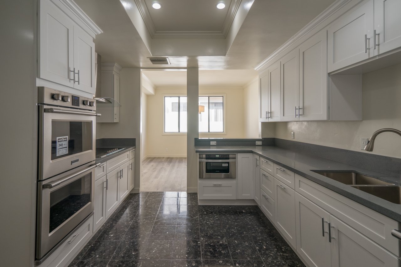 Contemporary BH Apartment