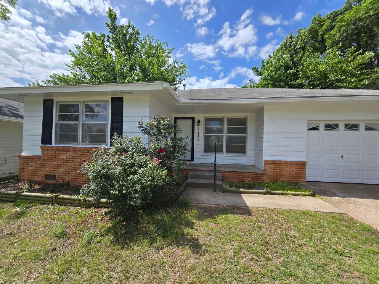 1219 Rose Dr