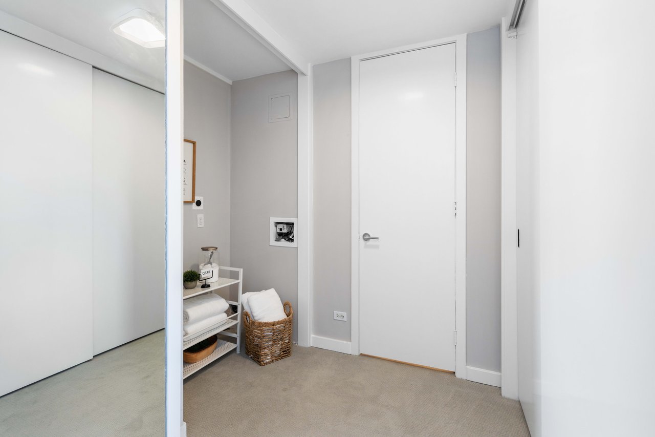 Just-Renovated Pacific Heights Condo With Southern Views