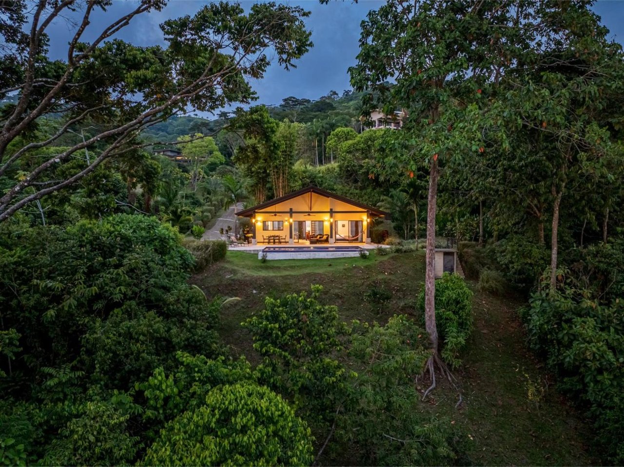 Whale Tail View Home, Dominical, Puntarenas