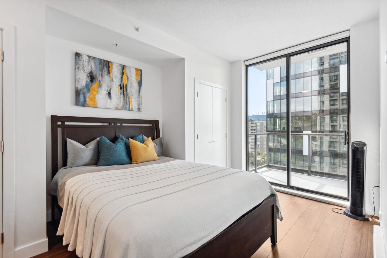 1406-2979 Glen Dr