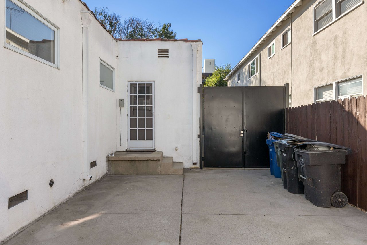 718 Westbourne Dr