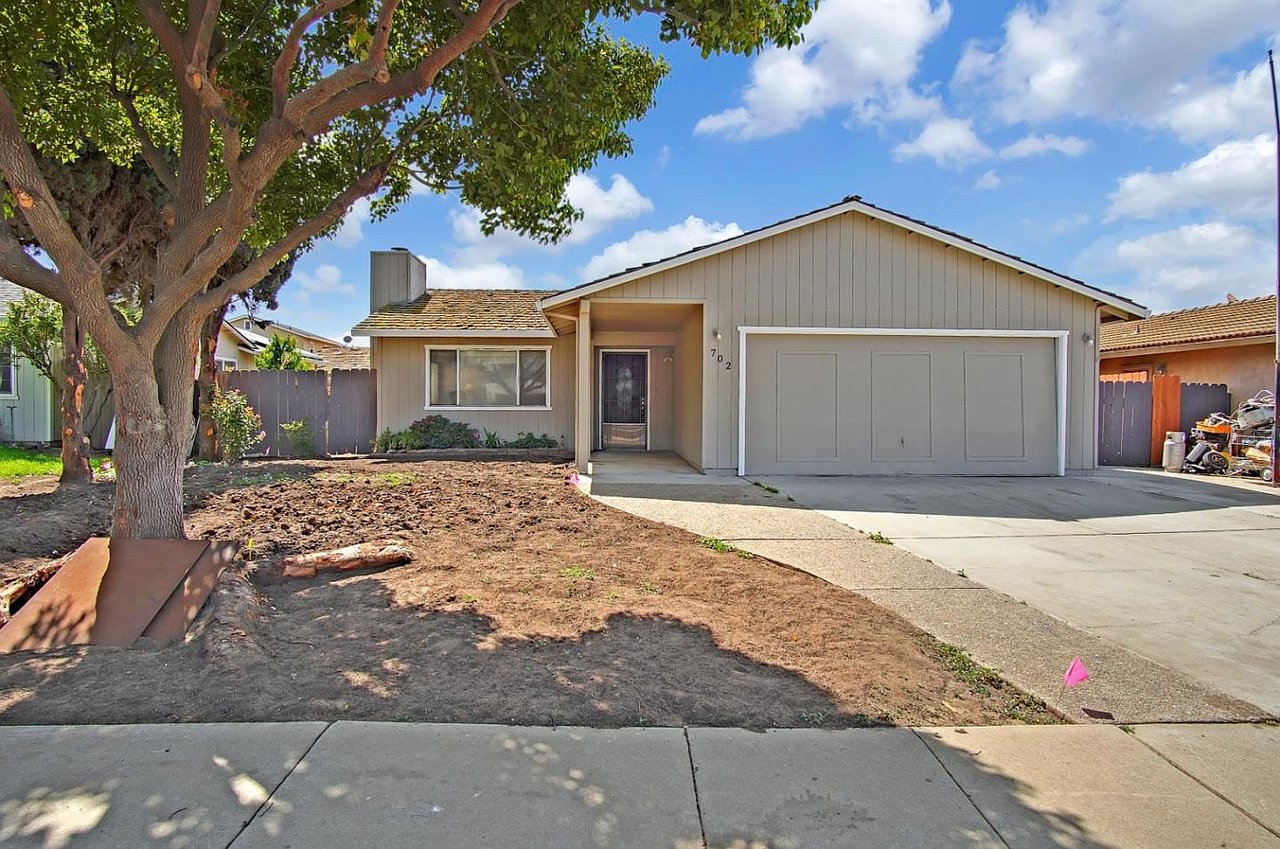 702 Colombard Cir