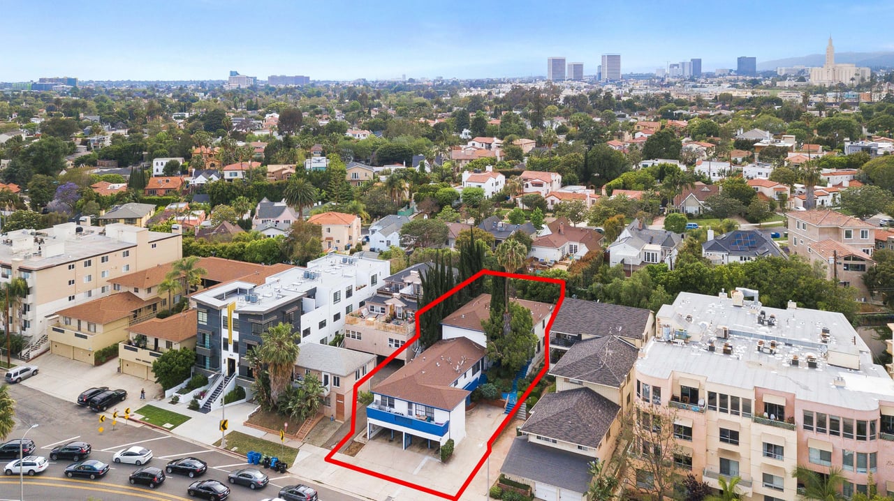2121 S Beverly Glen