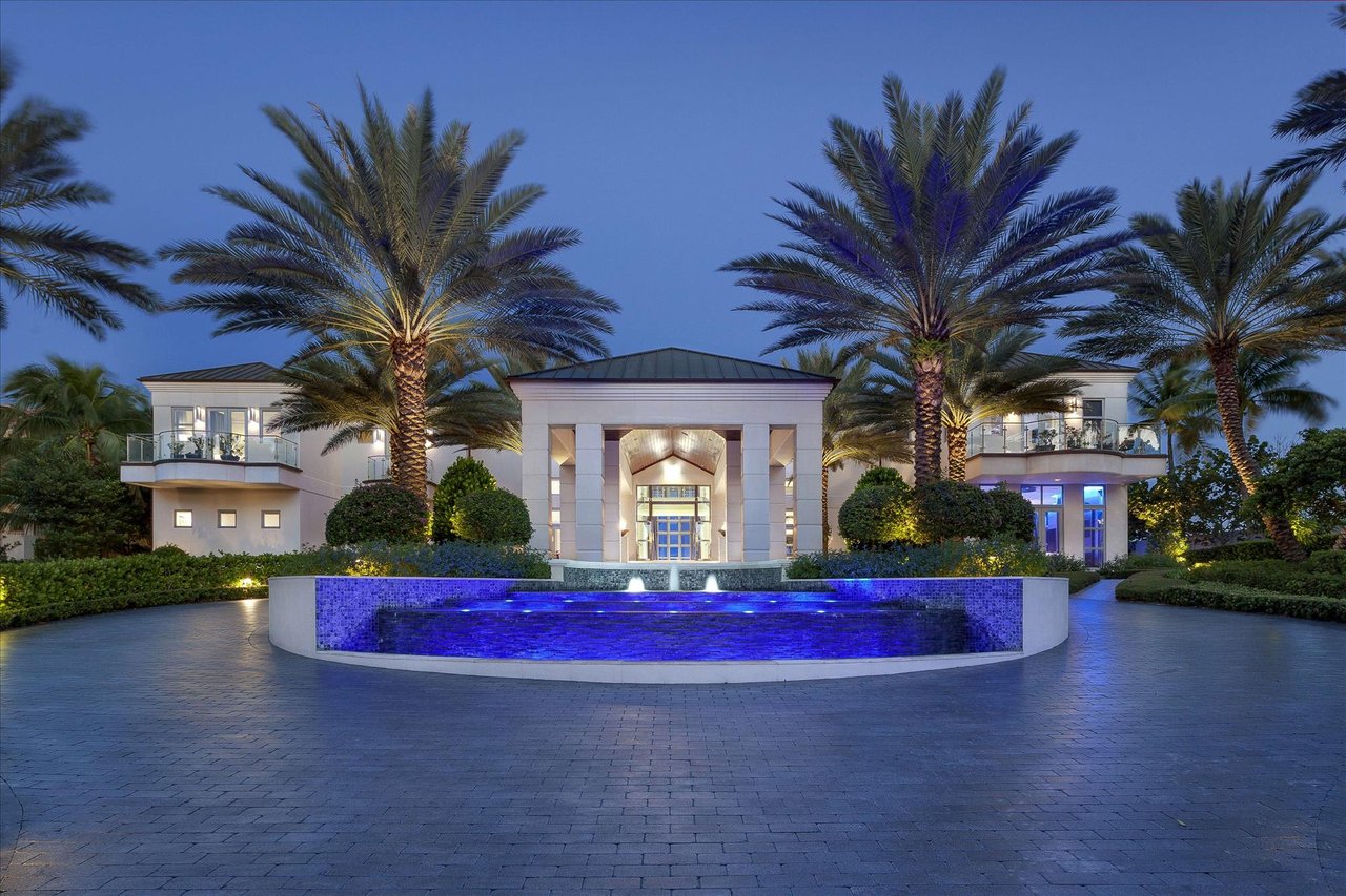 Luxury Living at Its Finest: Discovering the Royal Palm Yacht & Country Club