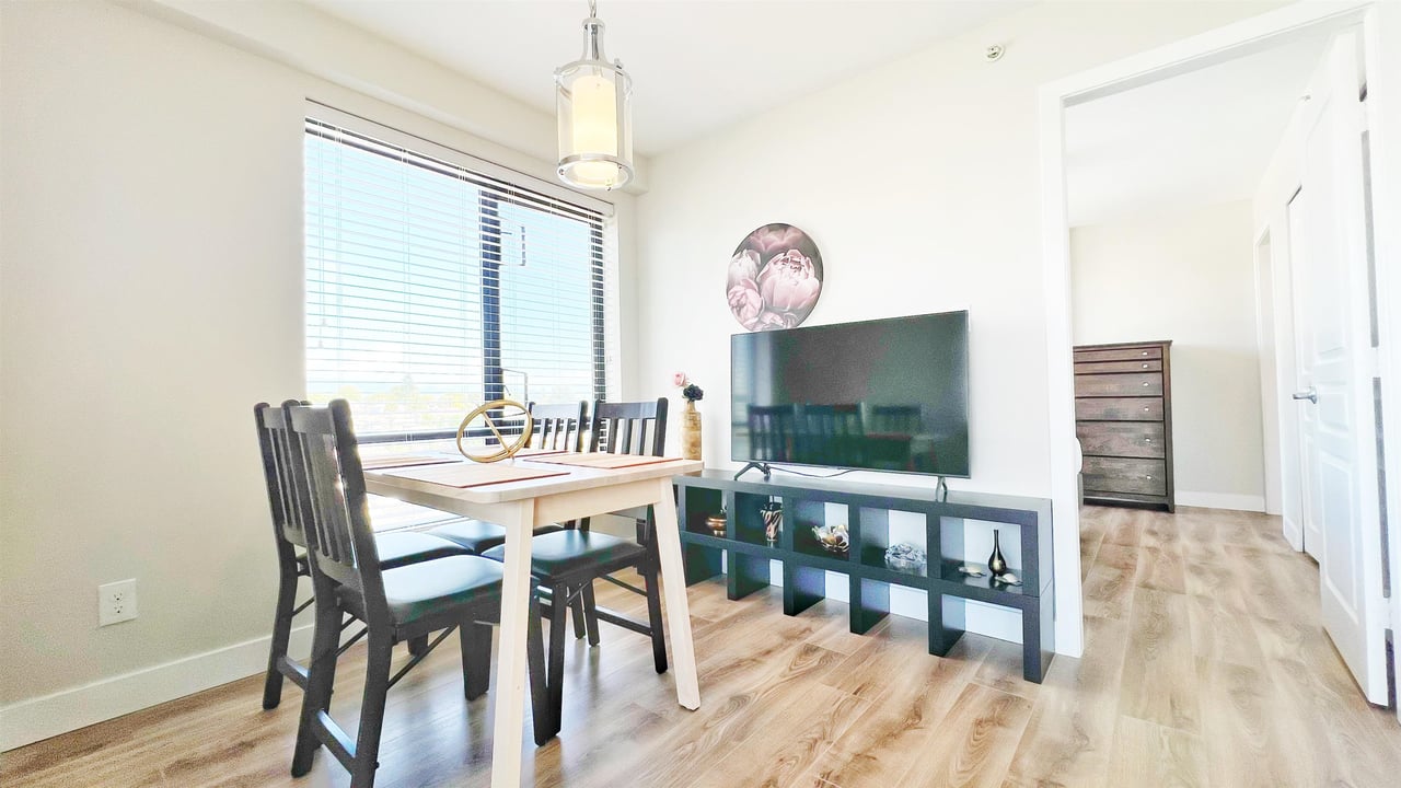 905-3438 Vanness Ave