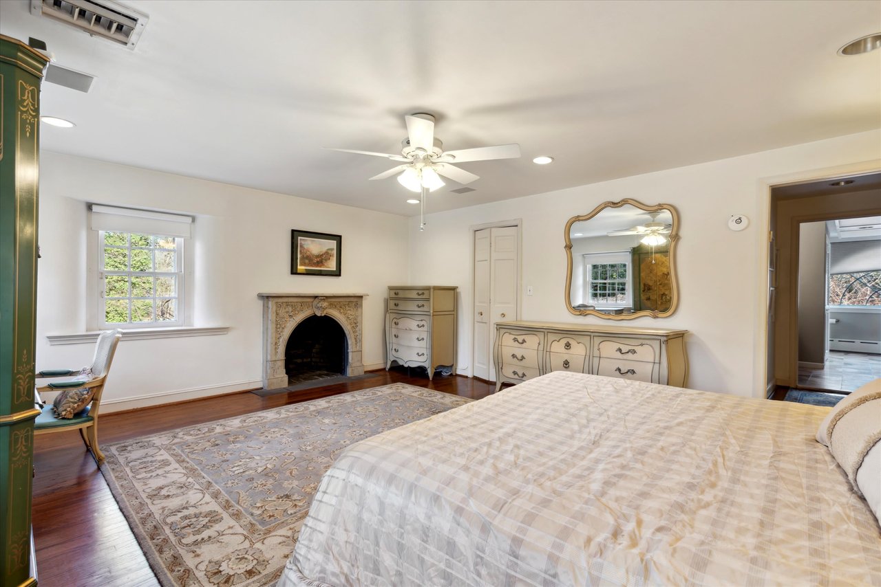 707 Hagys Ford Rd