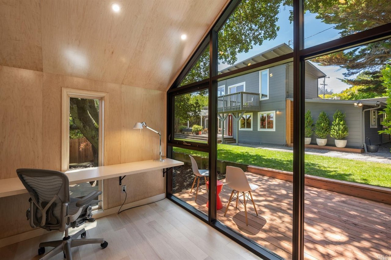 2 Cedarwood Ln