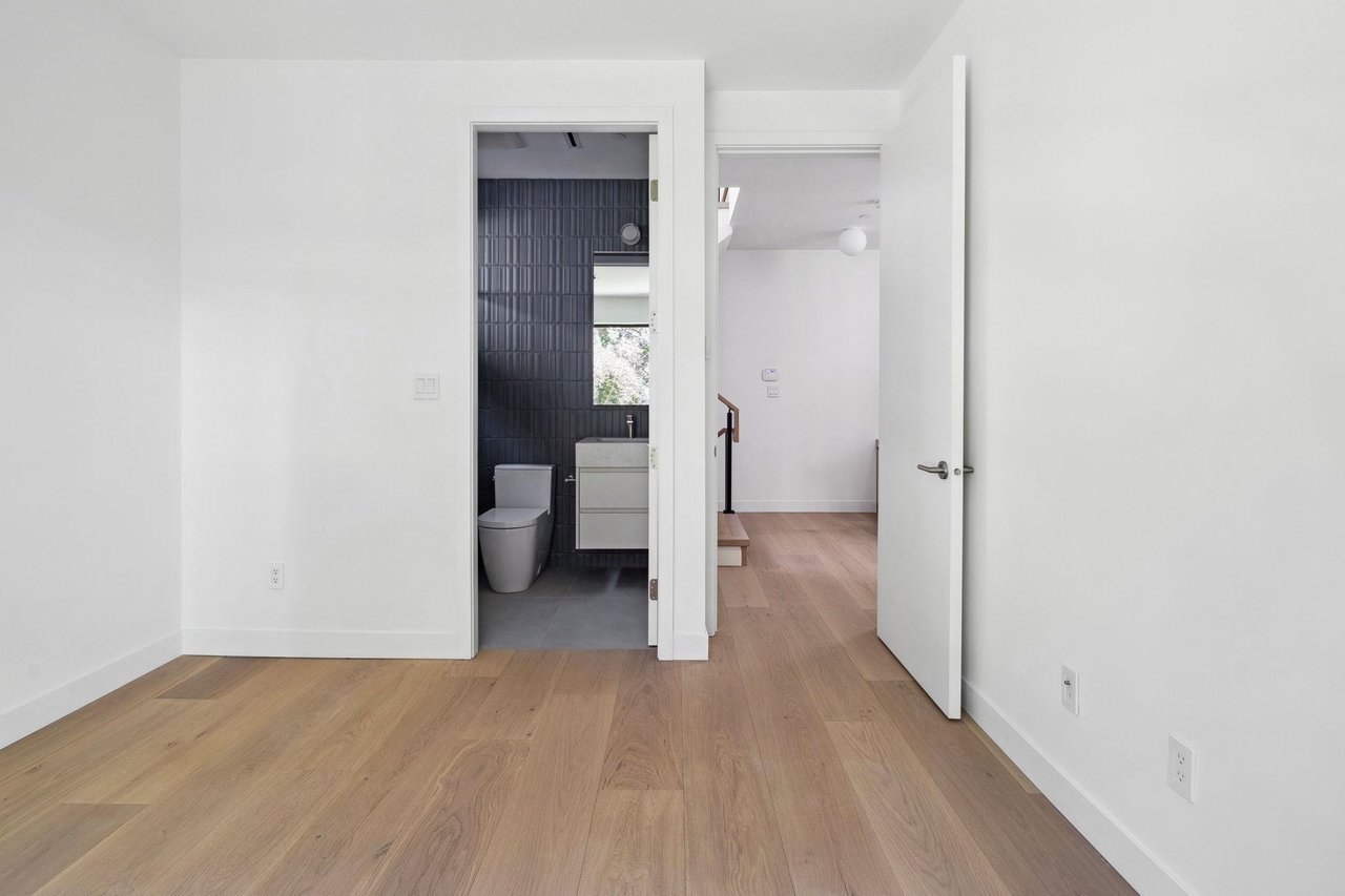 2-730 W 17th Ave