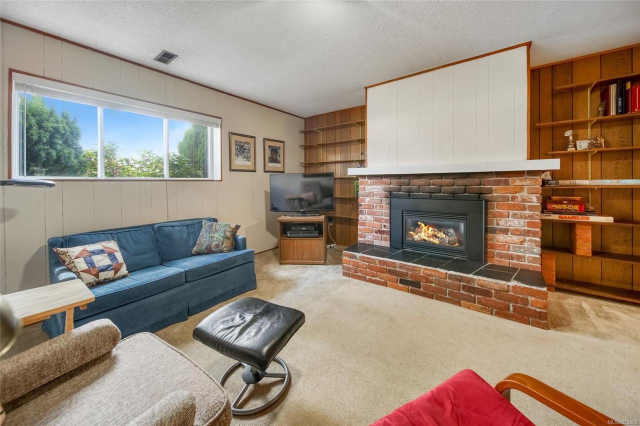 4086 Tracey St