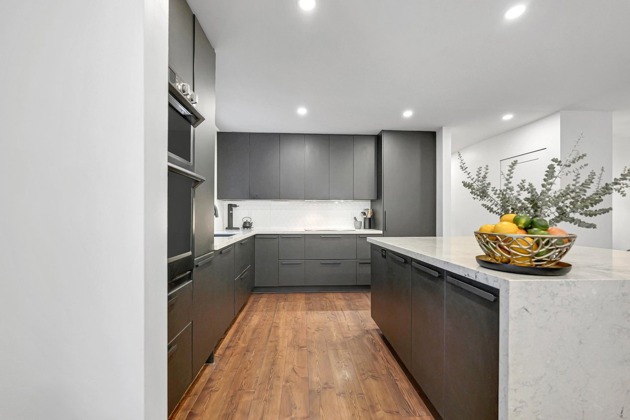 2554 Jura Cres