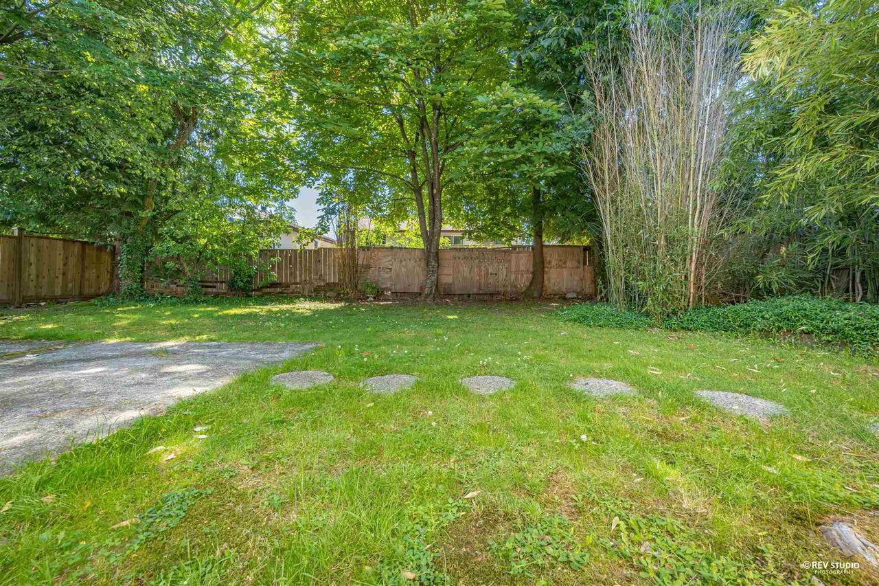 3162 Bute Cres