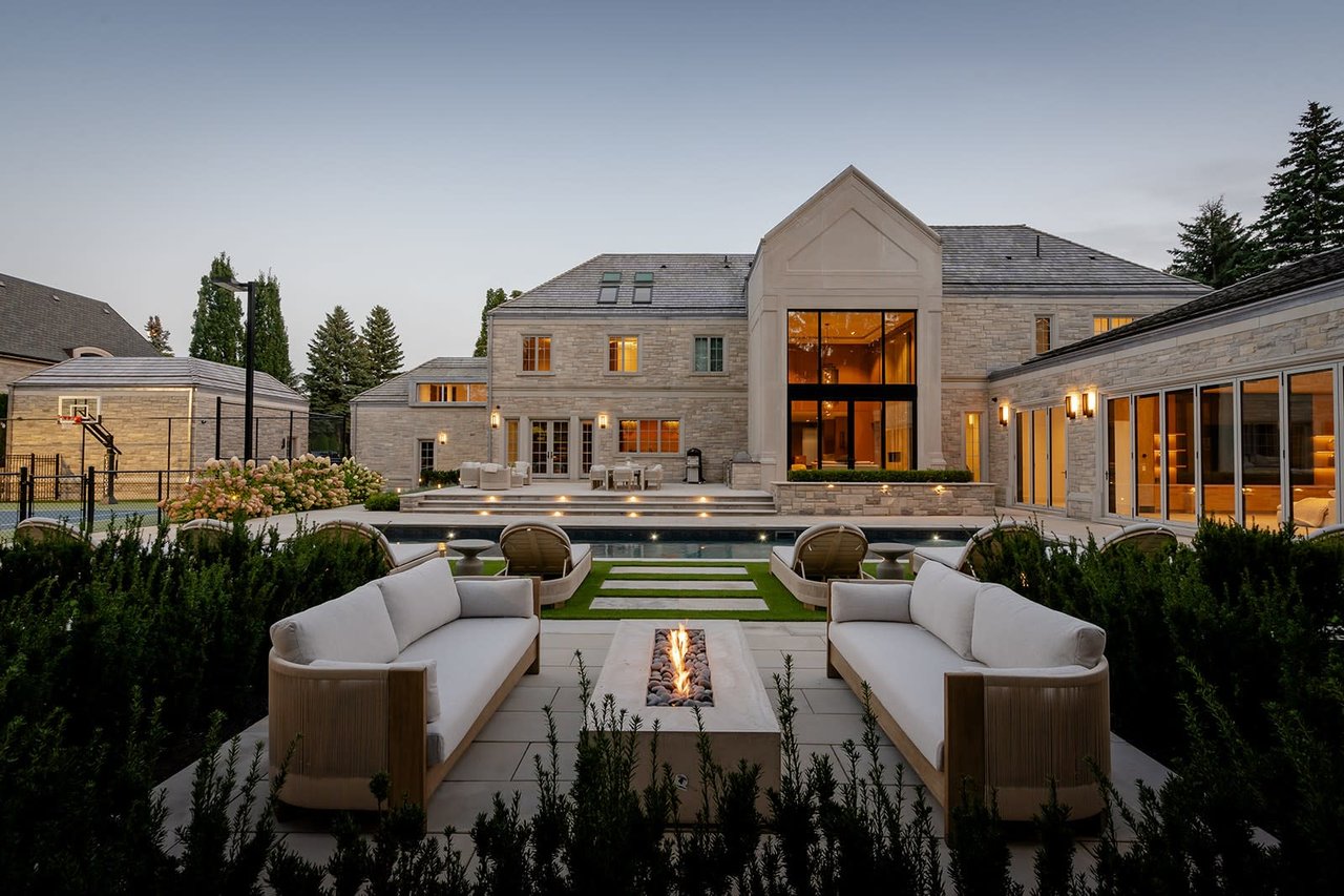 Within The Exclusive Narrows Of Pinewood Estates