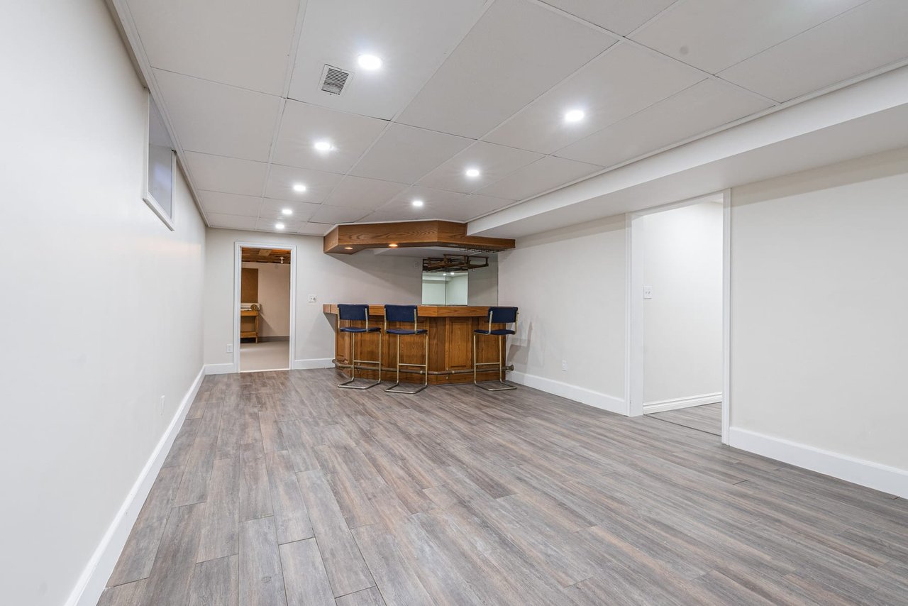 172 Nicholson Court, Burlington
