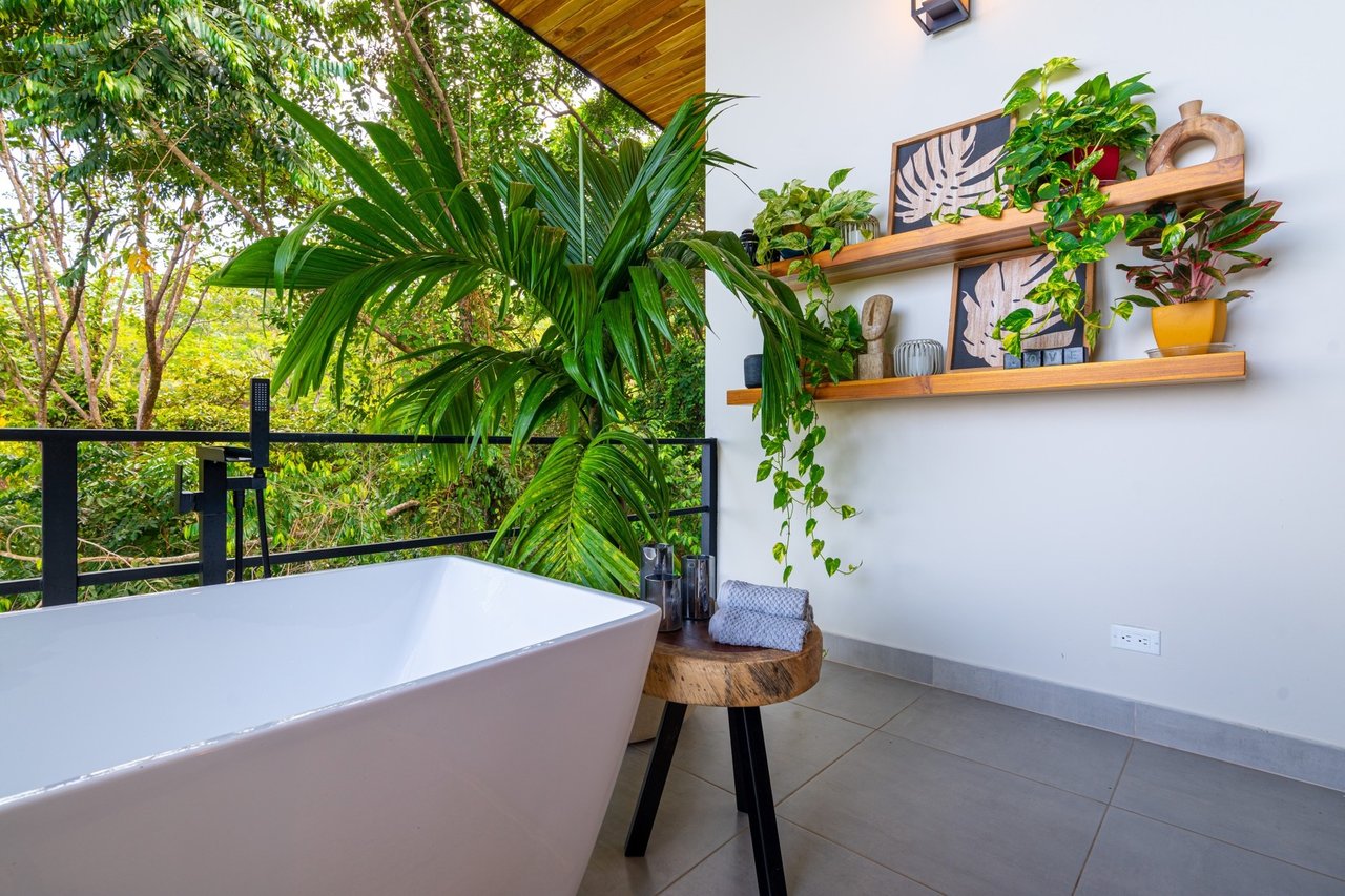 Modern Tropical Infinity Pool Home, Dominical, Puntarenas