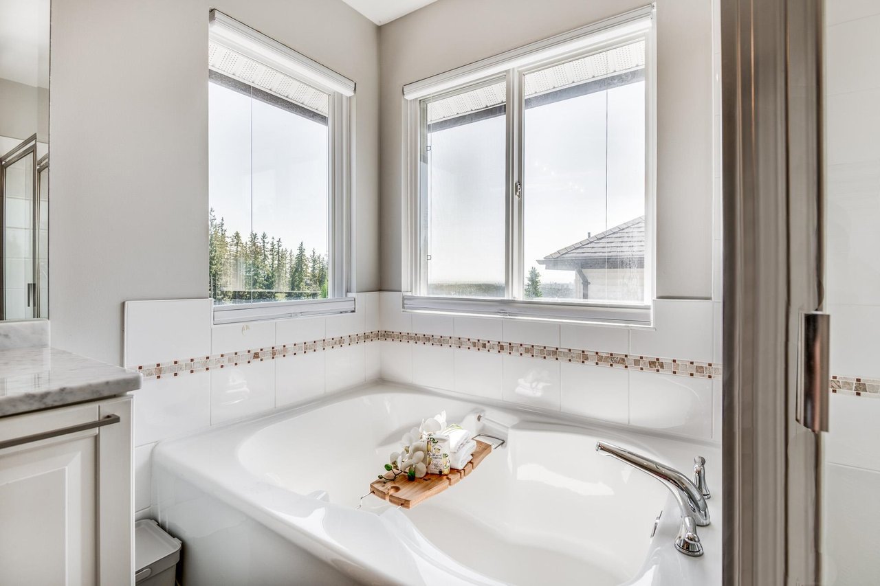 12 Greenleaf Dr