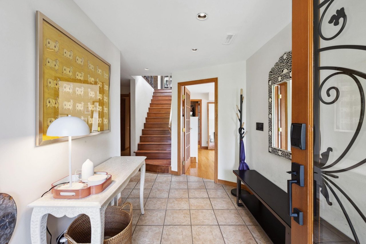 425 Mountain Dr