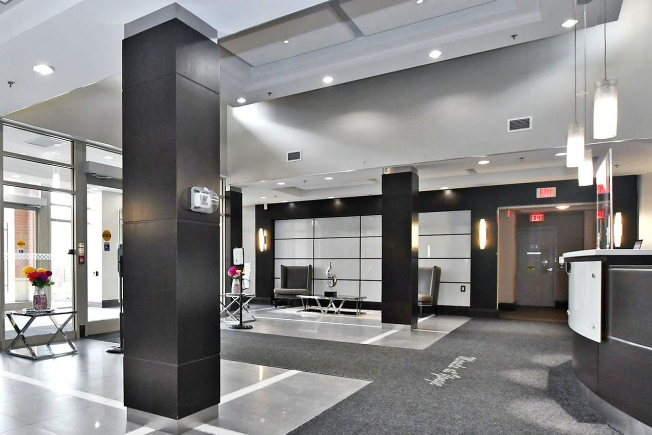 75 King William Cres Unit: LPH13