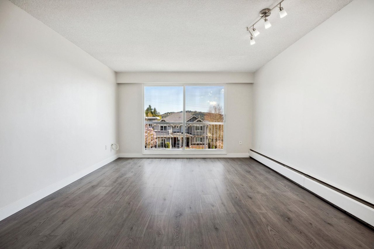 205-371 Ellesmere Avenue, Burnaby