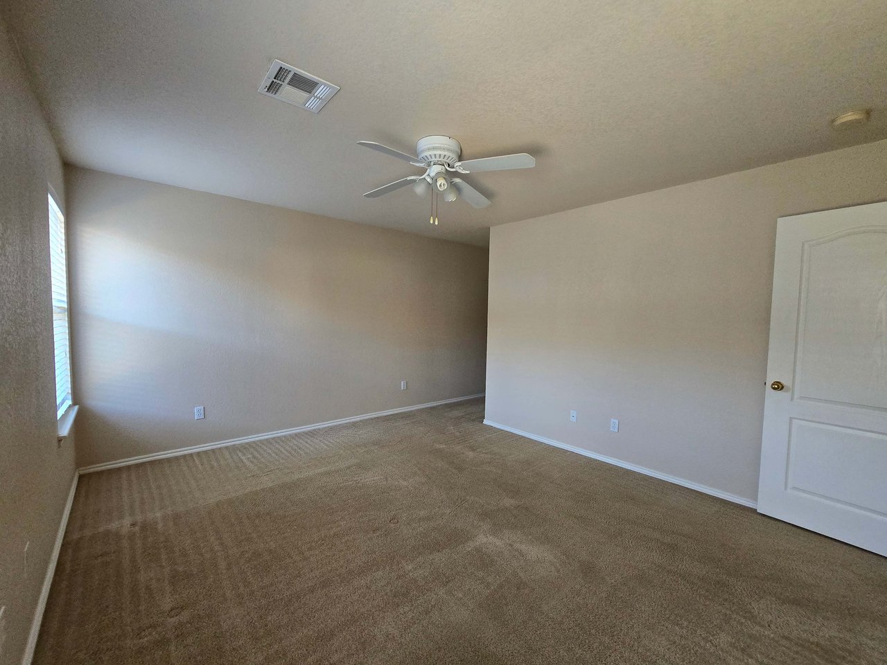$500 toward first month's rent if leased by October! 1240 Kingston Road