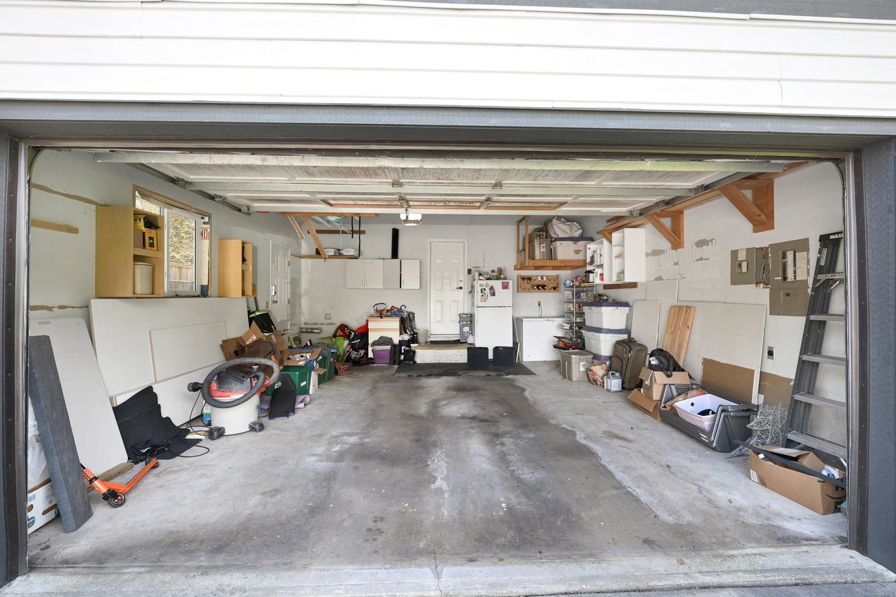 2548 Nairn Wy