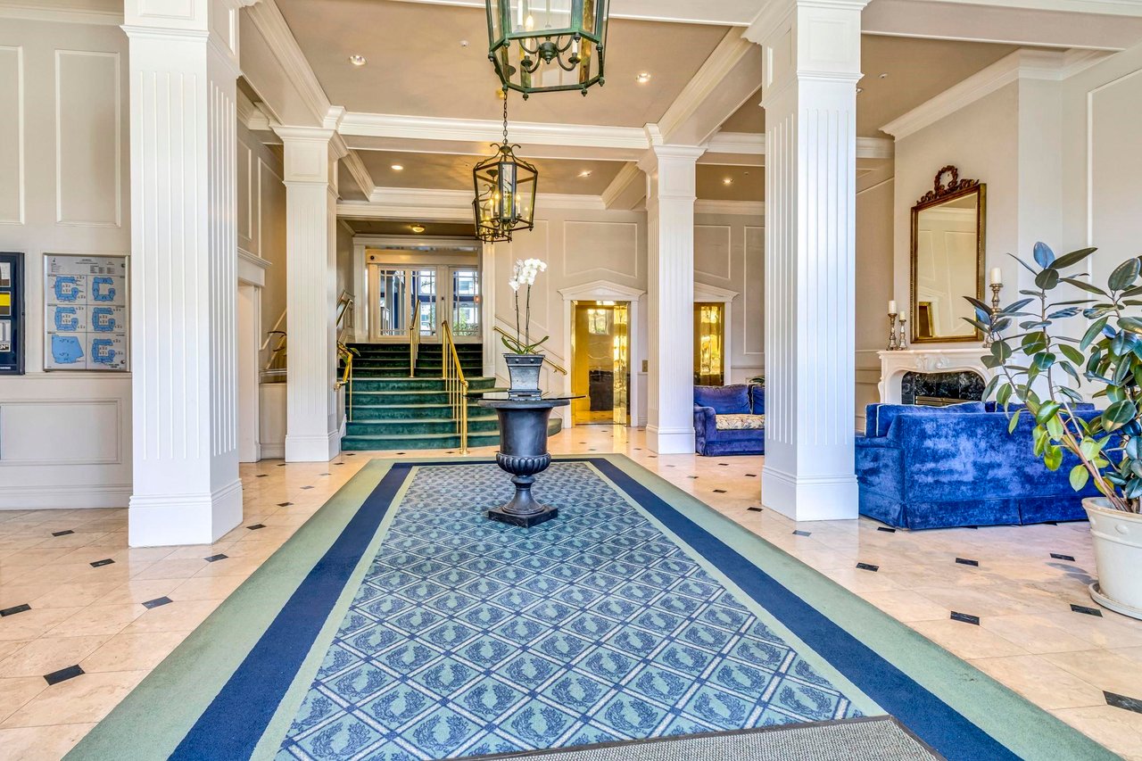 217-5735 Hampton Pl